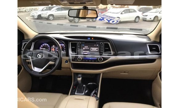 Buy Import Toyota Highlander Grey Car in Import - Dubai in Central Buy Import Toyota Highlander Grey Car in Import - Dubai in Central