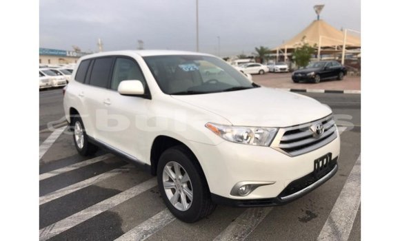 Buy Import Toyota Highlander White Car in Import - Dubai in Central Buy Import Toyota Highlander White Car in Import - Dubai in Central