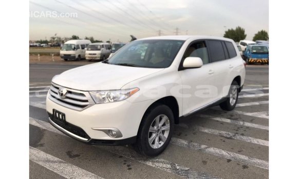 Buy Import Toyota Highlander White Car in Import - Dubai in Central Buy Import Toyota Highlander White Car in Import - Dubai in Central