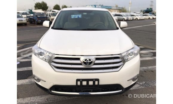 Buy Import Toyota Highlander White Car in Import - Dubai in Central Buy Import Toyota Highlander White Car in Import - Dubai in Central