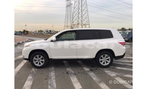 Buy Import Toyota Highlander White Car in Import - Dubai in Central Buy Import Toyota Highlander White Car in Import - Dubai in Central
