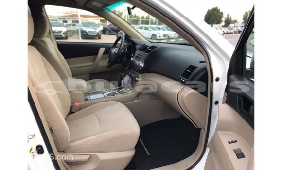 Buy Import Toyota Highlander White Car in Import - Dubai in Central Buy Import Toyota Highlander White Car in Import - Dubai in Central