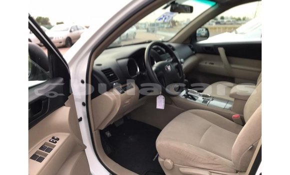Buy Import Toyota Highlander White Car in Import - Dubai in Central Buy Import Toyota Highlander White Car in Import - Dubai in Central