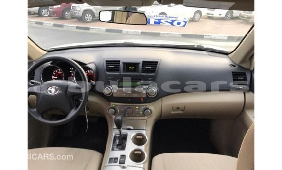 Buy Import Toyota Highlander White Car in Import - Dubai in Central Buy Import Toyota Highlander White Car in Import - Dubai in Central
