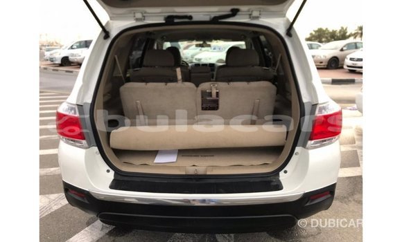 Buy Import Toyota Highlander White Car in Import - Dubai in Central Buy Import Toyota Highlander White Car in Import - Dubai in Central