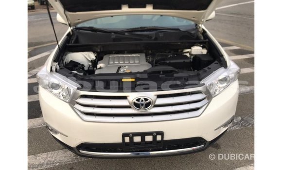 Buy Import Toyota Highlander White Car in Import - Dubai in Central Buy Import Toyota Highlander White Car in Import - Dubai in Central