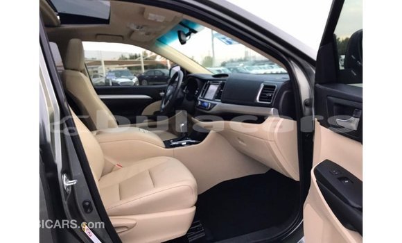 Buy Import Toyota Highlander Grey Car in Import - Dubai in Central Buy Import Toyota Highlander Grey Car in Import - Dubai in Central