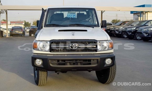 Acheter Import Voiture Toyota Land Cruiser Blanc à Import - Dubai, Central Acheter Import Voiture Toyota Land Cruiser Blanc à Import - Dubai, Central