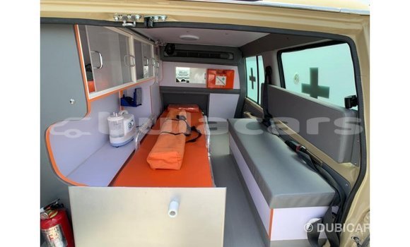 Acheter Import Voiture Toyota Land Cruiser Beige à Import - Dubai, Central Acheter Import Voiture Toyota Land Cruiser Beige à Import - Dubai, Central