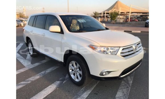 Buy Import Toyota Highlander White Car in Import - Dubai in Central Buy Import Toyota Highlander White Car in Import - Dubai in Central