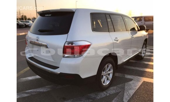 Buy Import Toyota Highlander White Car in Import - Dubai in Central Buy Import Toyota Highlander White Car in Import - Dubai in Central