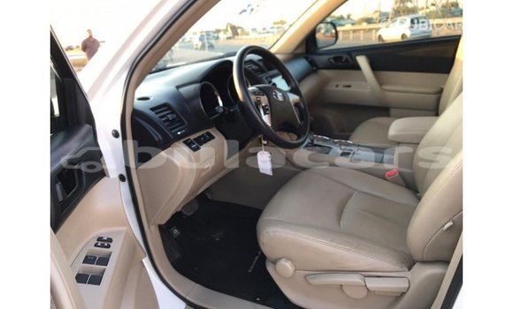 Buy Import Toyota Highlander White Car in Import - Dubai in Central Buy Import Toyota Highlander White Car in Import - Dubai in Central