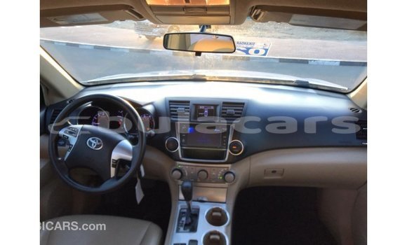 Buy Import Toyota Highlander White Car in Import - Dubai in Central Buy Import Toyota Highlander White Car in Import - Dubai in Central