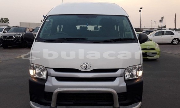 Acheter Occasion Voiture Toyota Grand HiAce Blanc à Suva, Central Acheter Occasion Voiture Toyota Grand HiAce Blanc à Suva, Central