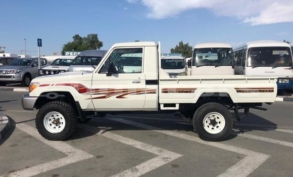 Acheter Occasion Voiture Toyota Land Cruiser Blanc à Suva, Central Acheter Occasion Voiture Toyota Land Cruiser Blanc à Suva, Central