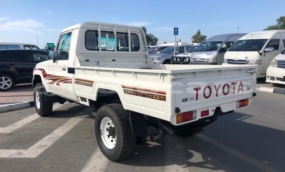 Acheter Occasion Voiture Toyota Land Cruiser Blanc à Suva, Central Acheter Occasion Voiture Toyota Land Cruiser Blanc à Suva, Central