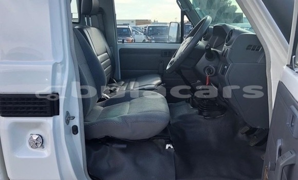 Acheter Occasion Voiture Toyota Land Cruiser Blanc à Suva, Central Acheter Occasion Voiture Toyota Land Cruiser Blanc à Suva, Central