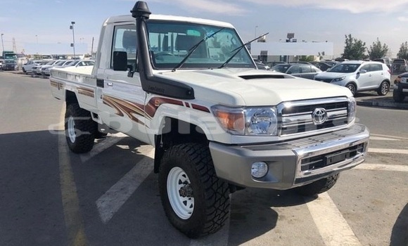 Acheter Occasion Voiture Toyota Land Cruiser Blanc à Suva, Central Acheter Occasion Voiture Toyota Land Cruiser Blanc à Suva, Central