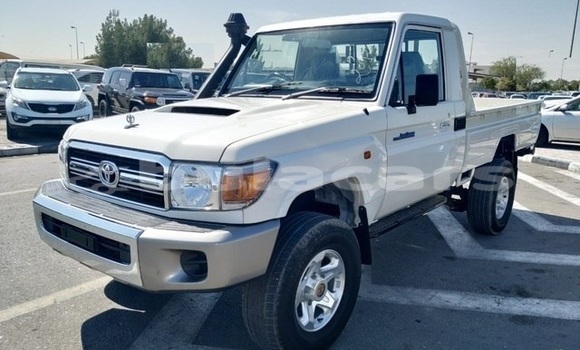 Acheter Occasion Voiture Toyota Land Cruiser Blanc à Suva, Central Acheter Occasion Voiture Toyota Land Cruiser Blanc à Suva, Central
