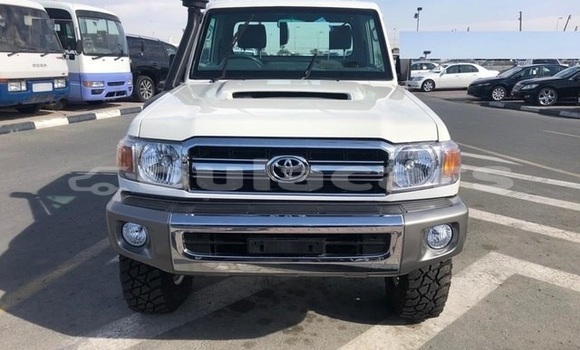 Acheter Occasion Voiture Toyota Land Cruiser Blanc à Suva, Central Acheter Occasion Voiture Toyota Land Cruiser Blanc à Suva, Central