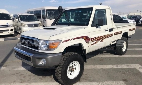 Acheter Occasion Voiture Toyota Land Cruiser Blanc à Suva, Central Acheter Occasion Voiture Toyota Land Cruiser Blanc à Suva, Central