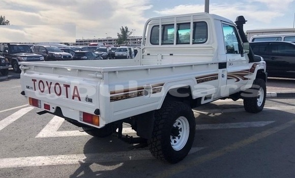 Acheter Occasion Voiture Toyota Land Cruiser Blanc à Suva, Central Acheter Occasion Voiture Toyota Land Cruiser Blanc à Suva, Central