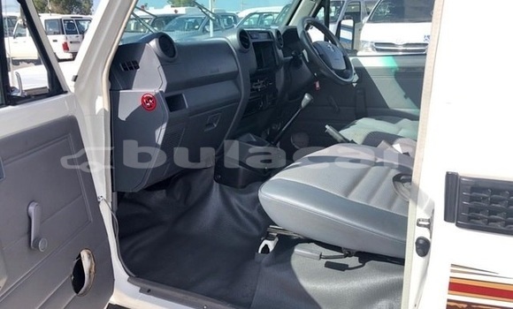 Acheter Occasion Voiture Toyota Land Cruiser Blanc à Suva, Central Acheter Occasion Voiture Toyota Land Cruiser Blanc à Suva, Central