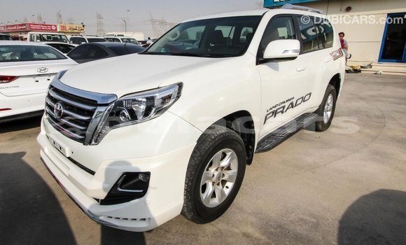 Acheter Import Voiture Toyota Prado Blanc à Import - Dubai, Central Acheter Import Voiture Toyota Prado Blanc à Import - Dubai, Central