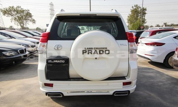 Acheter Import Voiture Toyota Prado Blanc à Import - Dubai, Central Acheter Import Voiture Toyota Prado Blanc à Import - Dubai, Central