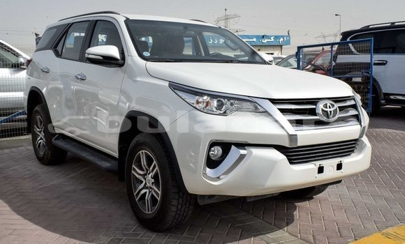 Acheter Import Voiture Toyota Fortuner Blanc à Import - Dubai, Central Acheter Import Voiture Toyota Fortuner Blanc à Import - Dubai, Central