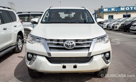 Acheter Import Voiture Toyota Fortuner Blanc à Import - Dubai, Central Acheter Import Voiture Toyota Fortuner Blanc à Import - Dubai, Central