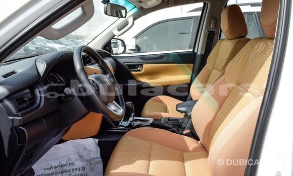 Acheter Import Voiture Toyota Fortuner Blanc à Import - Dubai, Central Acheter Import Voiture Toyota Fortuner Blanc à Import - Dubai, Central