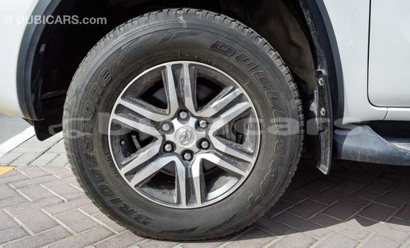 Acheter Import Voiture Toyota Fortuner Blanc à Import - Dubai, Central Acheter Import Voiture Toyota Fortuner Blanc à Import - Dubai, Central