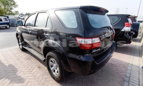 Acheter Import Voiture Toyota Fortuner Noir à Import - Dubai, Central Acheter Import Voiture Toyota Fortuner Noir à Import - Dubai, Central