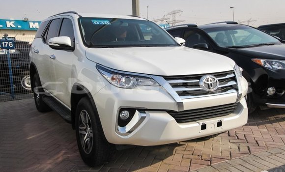 Buy Import Toyota Fortuner White Car in Import - Dubai in Central Buy Import Toyota Fortuner White Car in Import - Dubai in Central