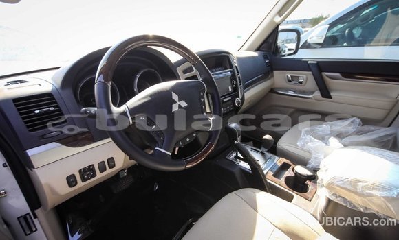 Buy Import Mitsubishi Pajero White Car in Import - Dubai in Central Buy Import Mitsubishi Pajero White Car in Import - Dubai in Central