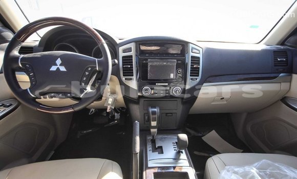 Buy Import Mitsubishi Pajero White Car in Import - Dubai in Central Buy Import Mitsubishi Pajero White Car in Import - Dubai in Central