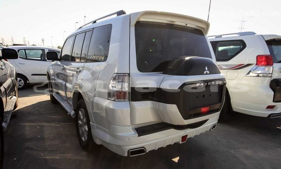 Buy Import Mitsubishi Pajero White Car in Import - Dubai in Central Buy Import Mitsubishi Pajero White Car in Import - Dubai in Central