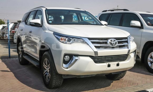 Acheter Import Voiture Toyota Fortuner Blanc à Import - Dubai, Central Acheter Import Voiture Toyota Fortuner Blanc à Import - Dubai, Central