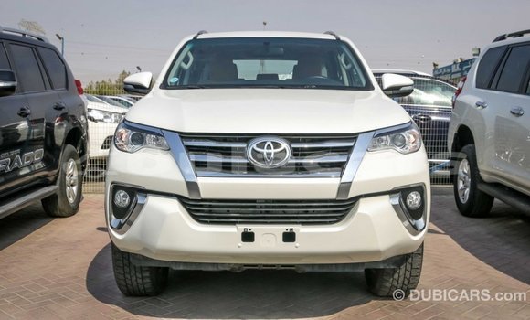 Acheter Import Voiture Toyota Fortuner Blanc à Import - Dubai, Central Acheter Import Voiture Toyota Fortuner Blanc à Import - Dubai, Central