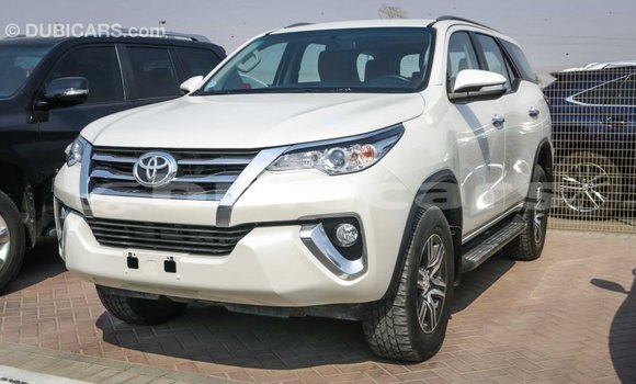 Acheter Import Voiture Toyota Fortuner Blanc à Import - Dubai, Central Acheter Import Voiture Toyota Fortuner Blanc à Import - Dubai, Central