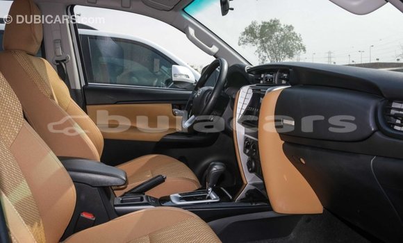 Acheter Import Voiture Toyota Fortuner Blanc à Import - Dubai, Central Acheter Import Voiture Toyota Fortuner Blanc à Import - Dubai, Central