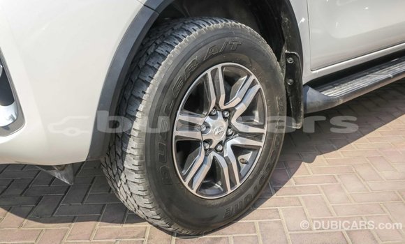 Acheter Import Voiture Toyota Fortuner Blanc à Import - Dubai, Central Acheter Import Voiture Toyota Fortuner Blanc à Import - Dubai, Central
