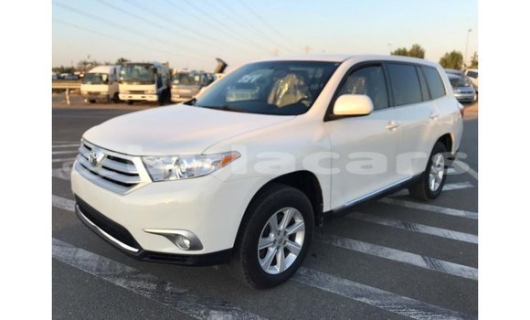 Buy Import Toyota Highlander White Car in Import - Dubai in Central Buy Import Toyota Highlander White Car in Import - Dubai in Central