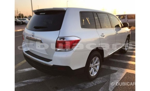 Buy Import Toyota Highlander White Car in Import - Dubai in Central Buy Import Toyota Highlander White Car in Import - Dubai in Central