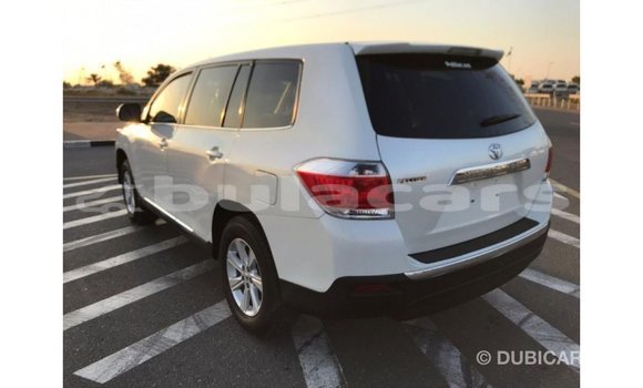 Buy Import Toyota Highlander White Car in Import - Dubai in Central Buy Import Toyota Highlander White Car in Import - Dubai in Central