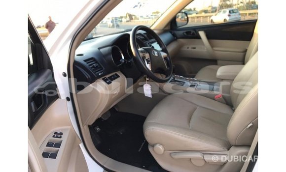 Buy Import Toyota Highlander White Car in Import - Dubai in Central Buy Import Toyota Highlander White Car in Import - Dubai in Central