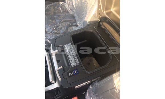 Acheter Import Voiture Toyota Land Cruiser Noir à Import - Dubai, Central Acheter Import Voiture Toyota Land Cruiser Noir à Import - Dubai, Central