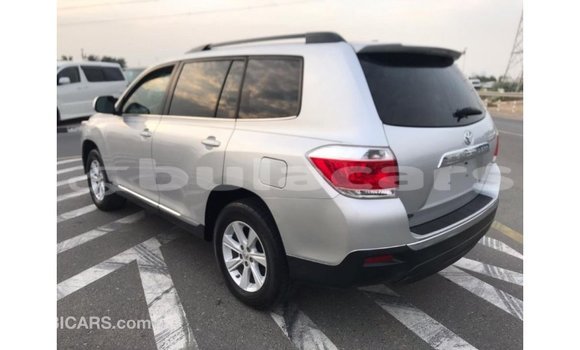 Buy Import Toyota Highlander Grey Car in Import - Dubai in Central Buy Import Toyota Highlander Grey Car in Import - Dubai in Central