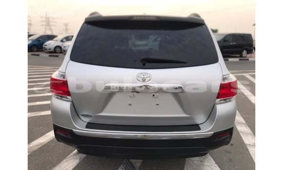Buy Import Toyota Highlander Grey Car in Import - Dubai in Central Buy Import Toyota Highlander Grey Car in Import - Dubai in Central